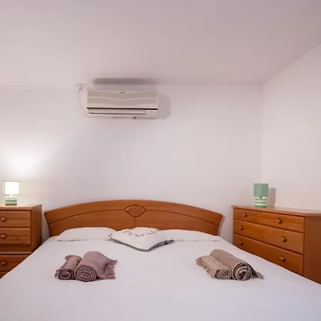 Apartment Saint Roch Square Seven Piran
